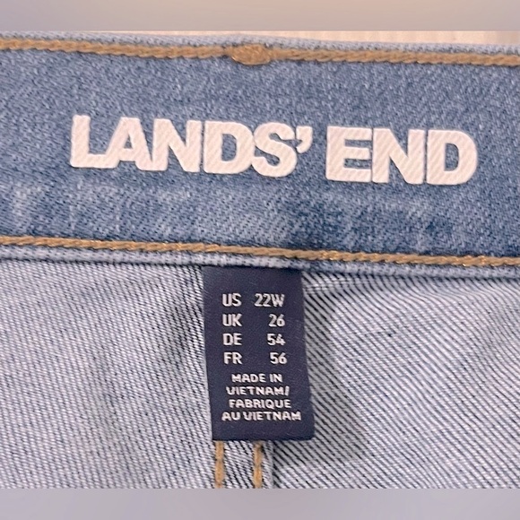 Lands’ End Women’s High Rise Wide Leg Crop Jeans, Size 22W in Beau Blue - Picture 4 of 5